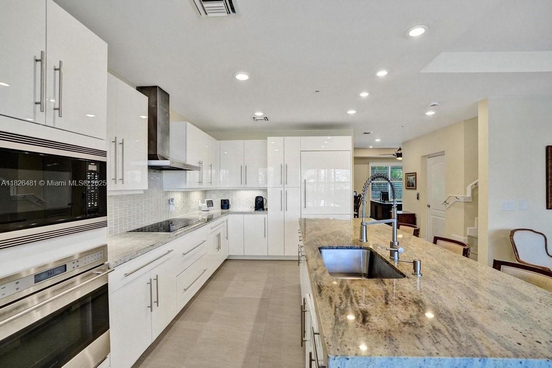 En Venta: $2,390,000 (4 camas, 4 baños, 3228 Pies cuadrados)