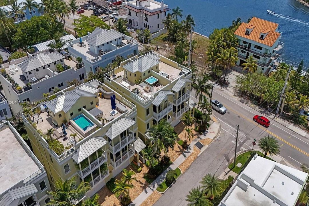 En Venta: $2,390,000 (4 camas, 4 baños, 3228 Pies cuadrados)