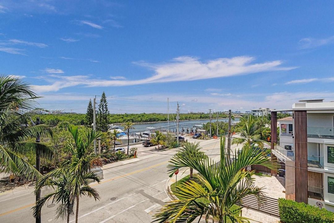 En Venta: $2,390,000 (4 camas, 4 baños, 3228 Pies cuadrados)