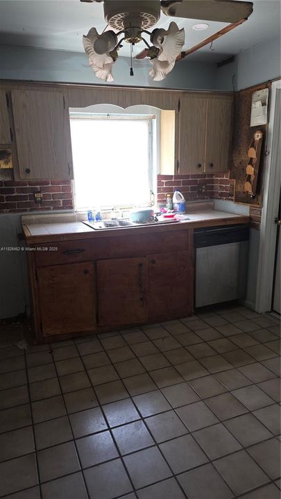 Activo con contrato: $374,900 (3 camas, 2 baños, 1316 Pies cuadrados)