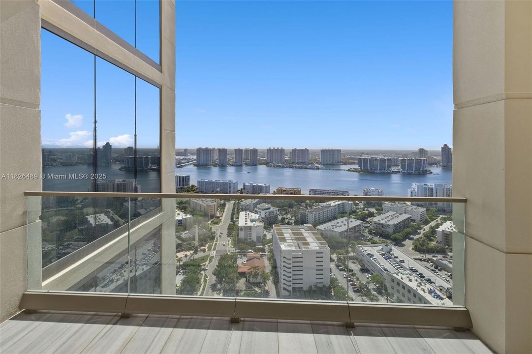 For Sale: $7,999,999 (4 beds, 5 baths, 2987 Square Feet)