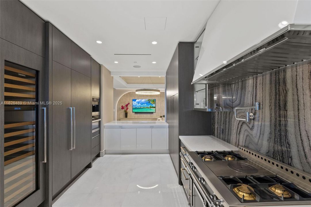 For Sale: $7,999,999 (4 beds, 5 baths, 2987 Square Feet)