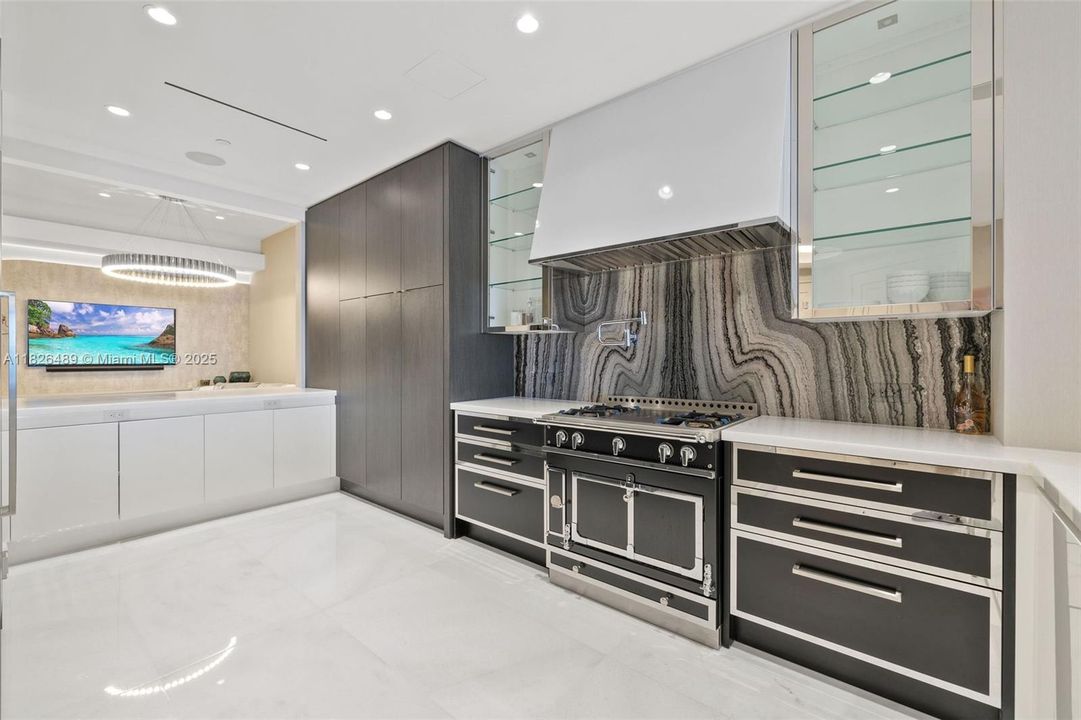 For Sale: $7,999,999 (4 beds, 5 baths, 2987 Square Feet)