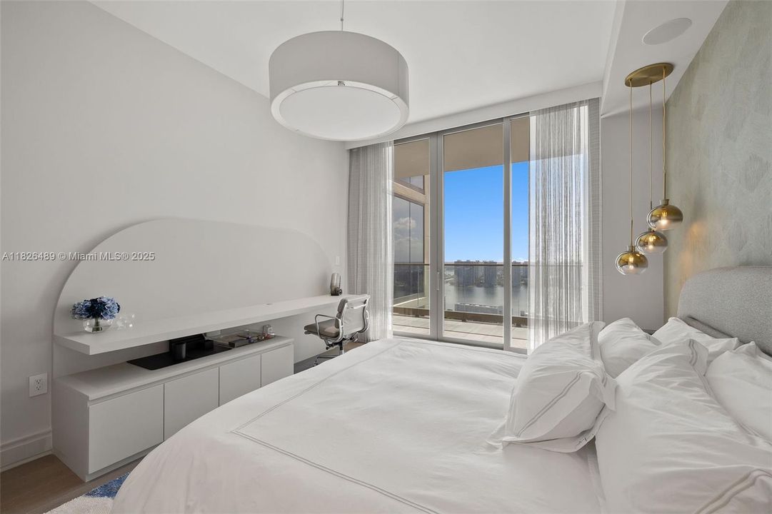 For Sale: $7,999,999 (4 beds, 5 baths, 2987 Square Feet)