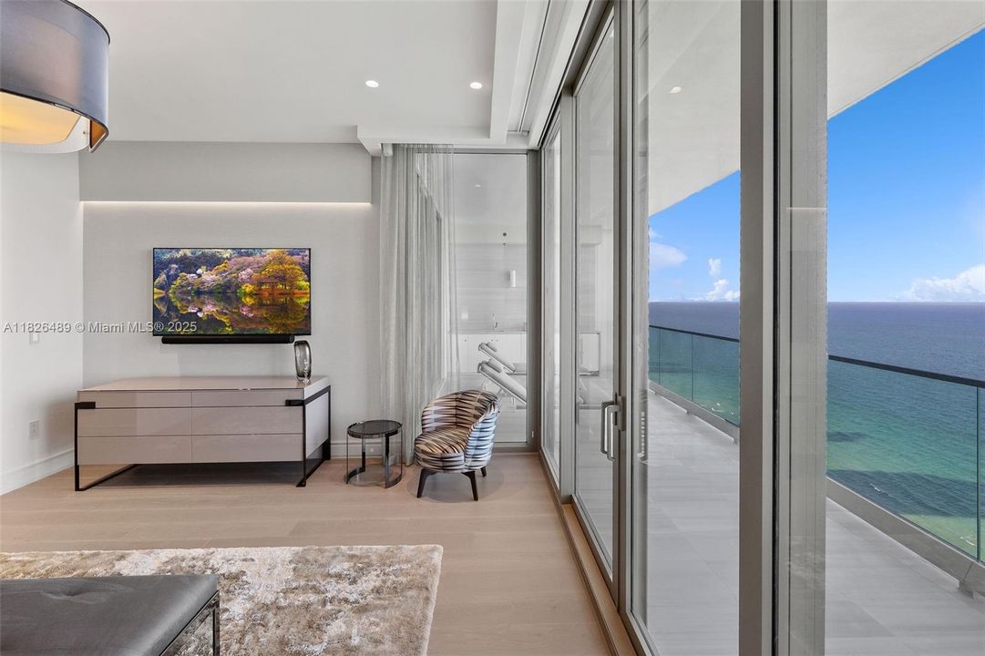 For Sale: $7,999,999 (4 beds, 5 baths, 2987 Square Feet)