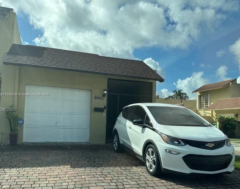 出租: $1,300 (0 贝兹, 1 浴室, 1240 平方英尺)