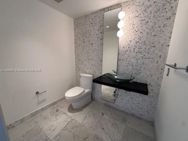 For Sale: $770,000 (1 beds, 1 baths, 938 Square Feet)