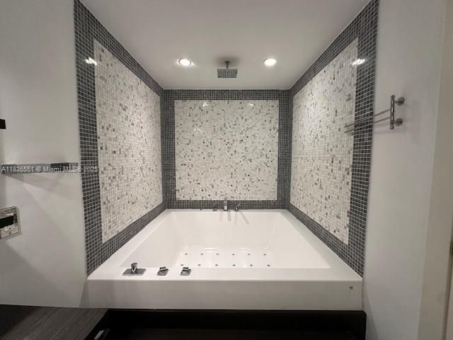 For Sale: $770,000 (1 beds, 1 baths, 938 Square Feet)