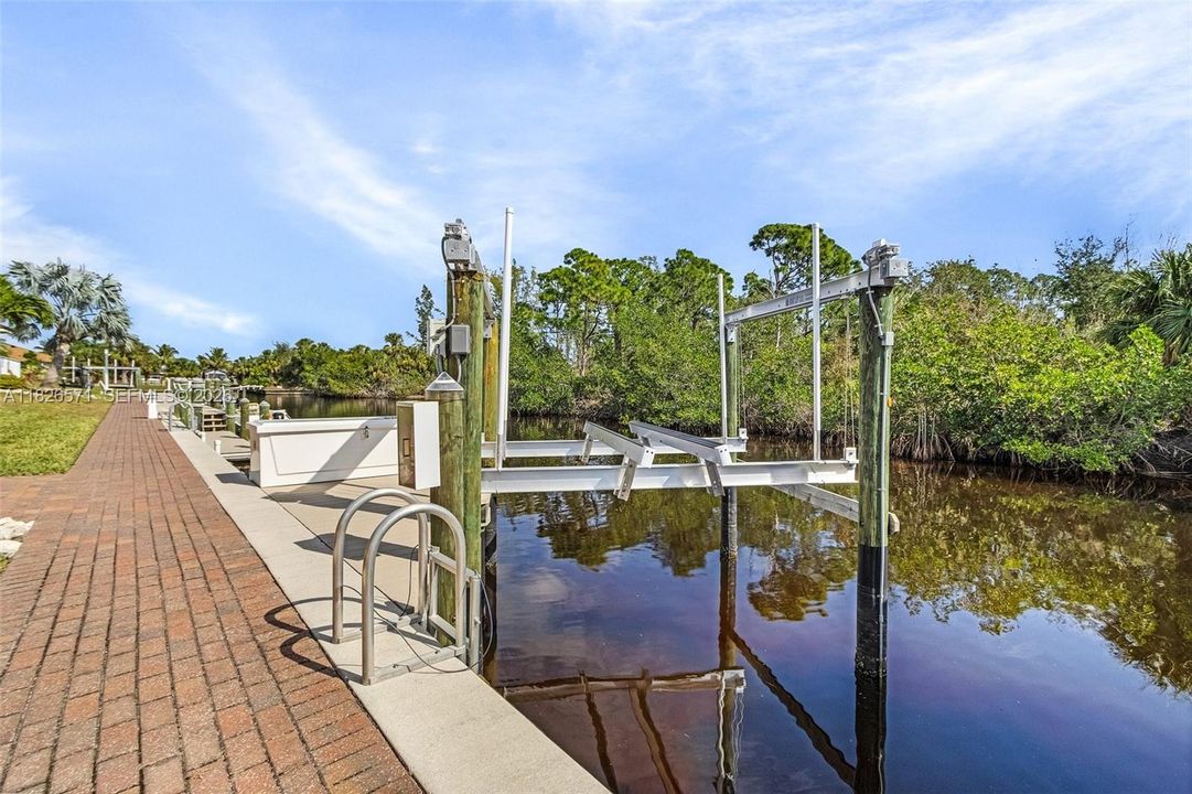 For Sale: $359,900 (3 beds, 2 baths, 1330 Square Feet)