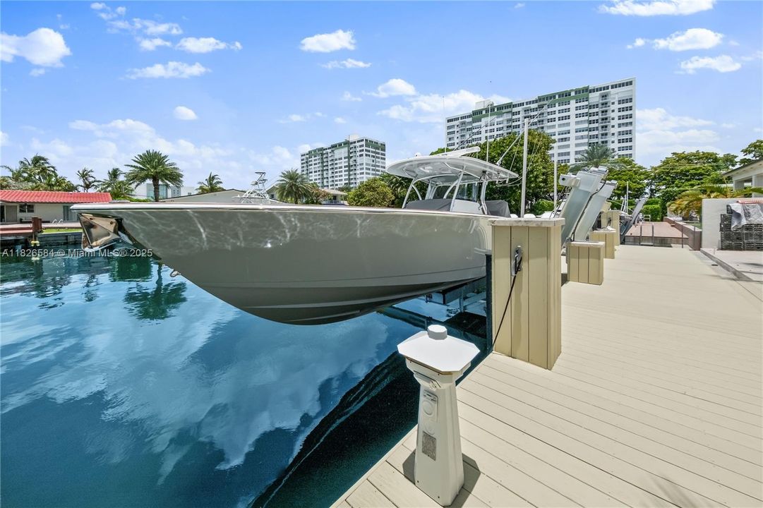 Vendido Recientemente: $2,590,000 (4 camas, 4 baños, 2856 Pies cuadrados)