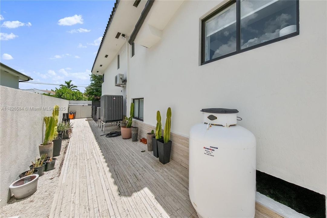 Vendido Recientemente: $2,590,000 (4 camas, 4 baños, 2856 Pies cuadrados)