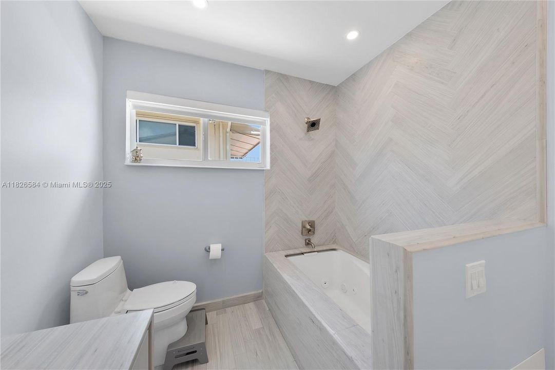 Vendido Recientemente: $2,590,000 (4 camas, 4 baños, 2856 Pies cuadrados)