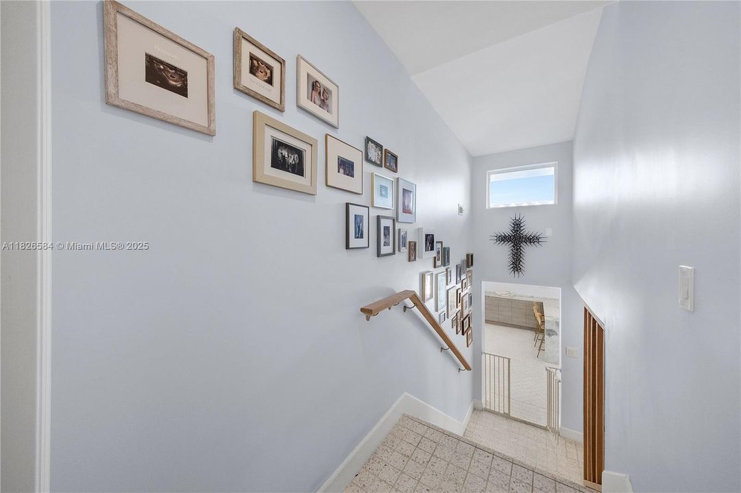 Vendido Recientemente: $2,590,000 (4 camas, 4 baños, 2856 Pies cuadrados)