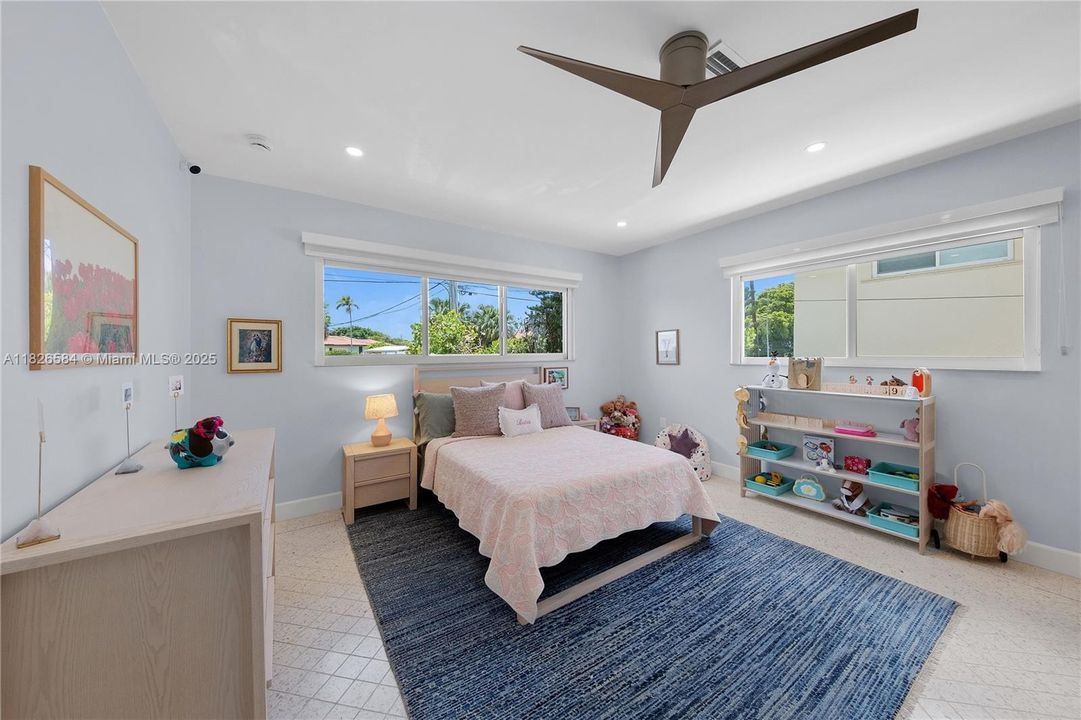 Vendido Recientemente: $2,590,000 (4 camas, 4 baños, 2856 Pies cuadrados)