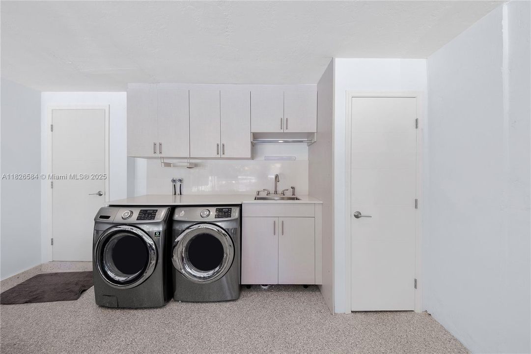 Vendido Recientemente: $2,590,000 (4 camas, 4 baños, 2856 Pies cuadrados)