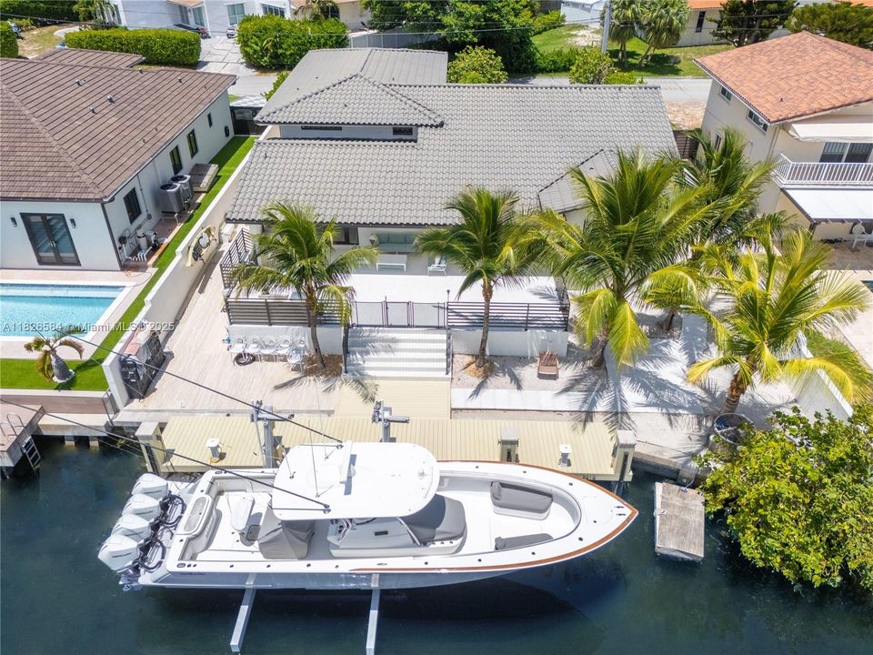 Vendido Recientemente: $2,590,000 (4 camas, 4 baños, 2856 Pies cuadrados)