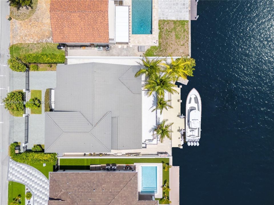 Vendido Recientemente: $2,590,000 (4 camas, 4 baños, 2856 Pies cuadrados)