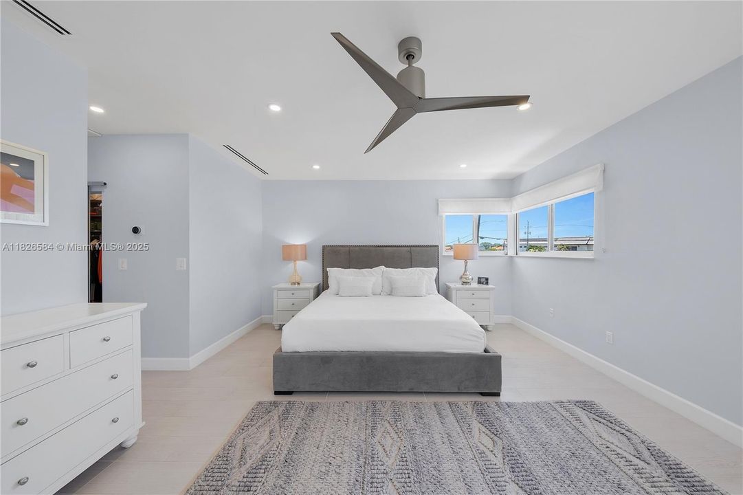 Vendido Recientemente: $2,590,000 (4 camas, 4 baños, 2856 Pies cuadrados)