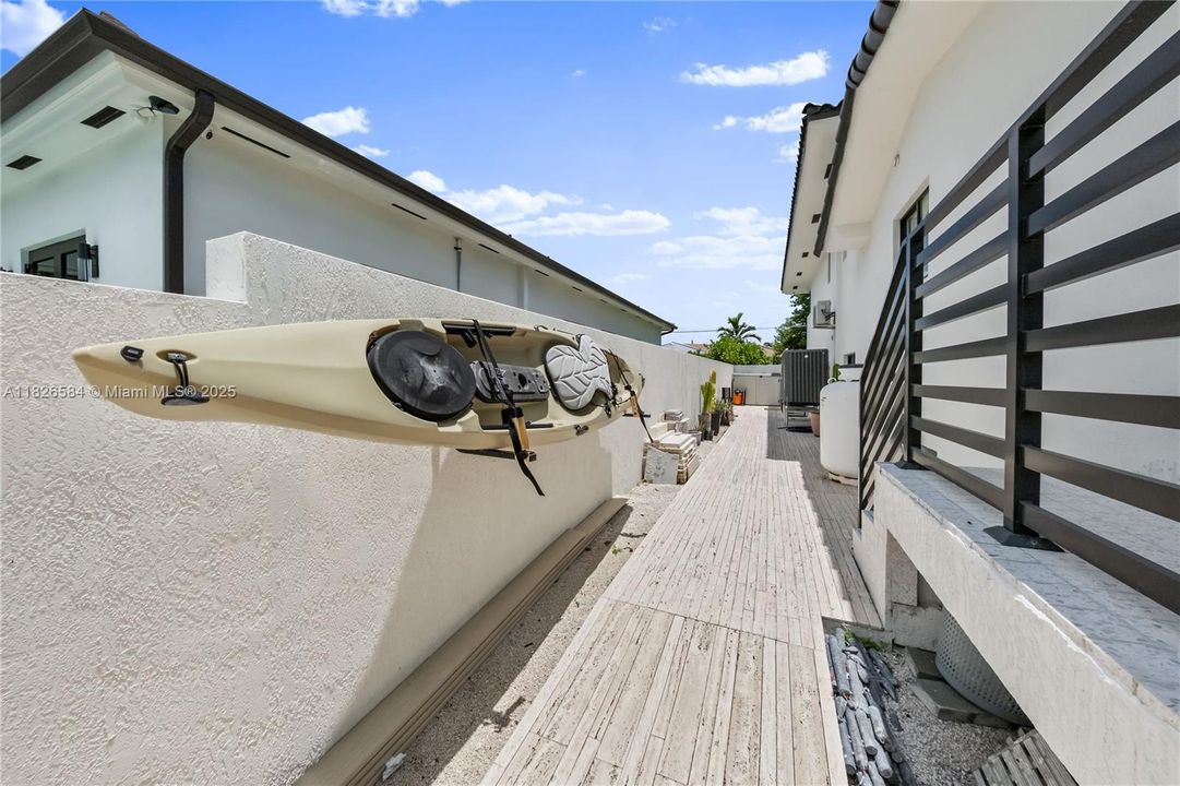 Vendido Recientemente: $2,590,000 (4 camas, 4 baños, 2856 Pies cuadrados)