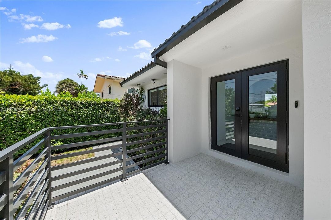 Vendido Recientemente: $2,590,000 (4 camas, 4 baños, 2856 Pies cuadrados)