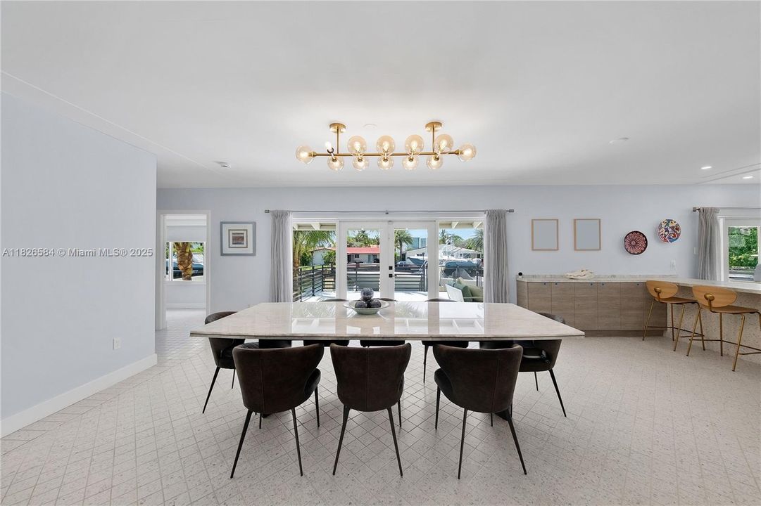 Vendido Recientemente: $2,590,000 (4 camas, 4 baños, 2856 Pies cuadrados)