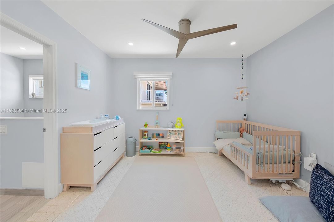 Vendido Recientemente: $2,590,000 (4 camas, 4 baños, 2856 Pies cuadrados)