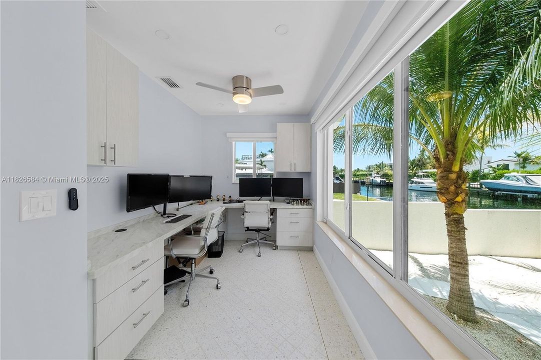 Vendido Recientemente: $2,590,000 (4 camas, 4 baños, 2856 Pies cuadrados)