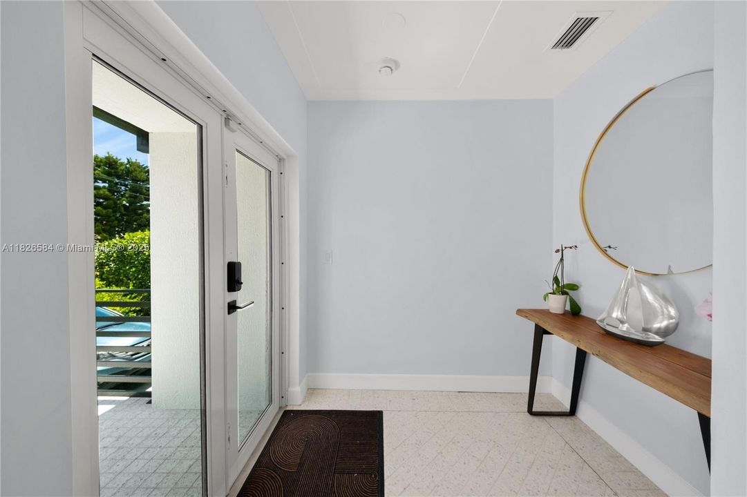 Vendido Recientemente: $2,590,000 (4 camas, 4 baños, 2856 Pies cuadrados)