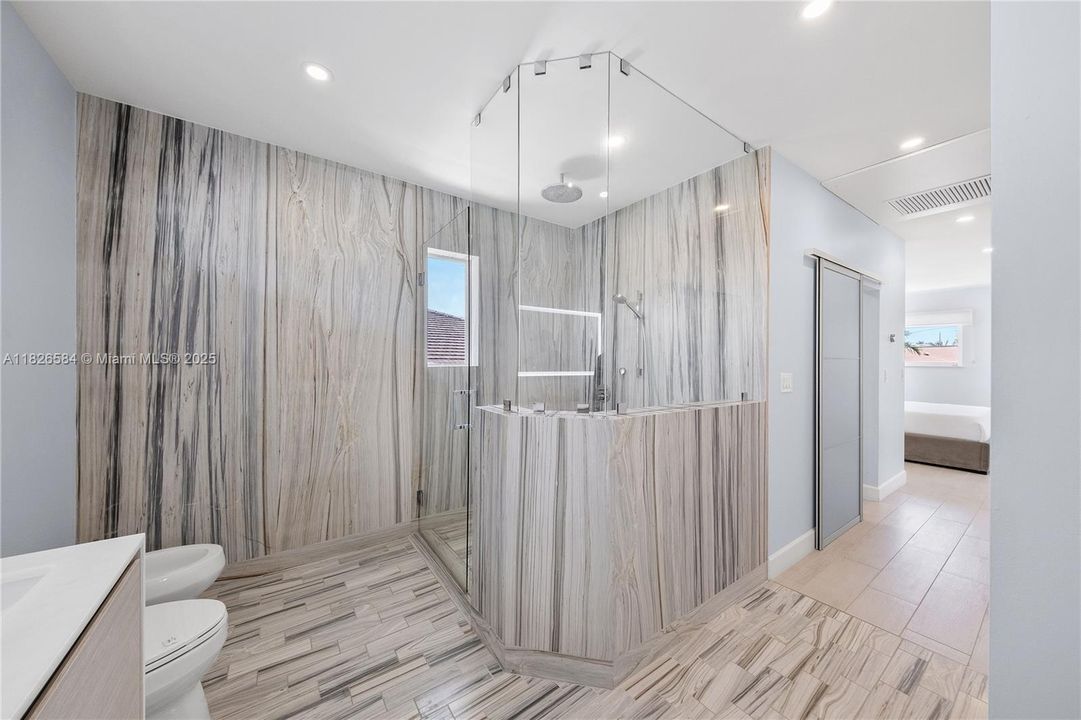 Vendido Recientemente: $2,590,000 (4 camas, 4 baños, 2856 Pies cuadrados)