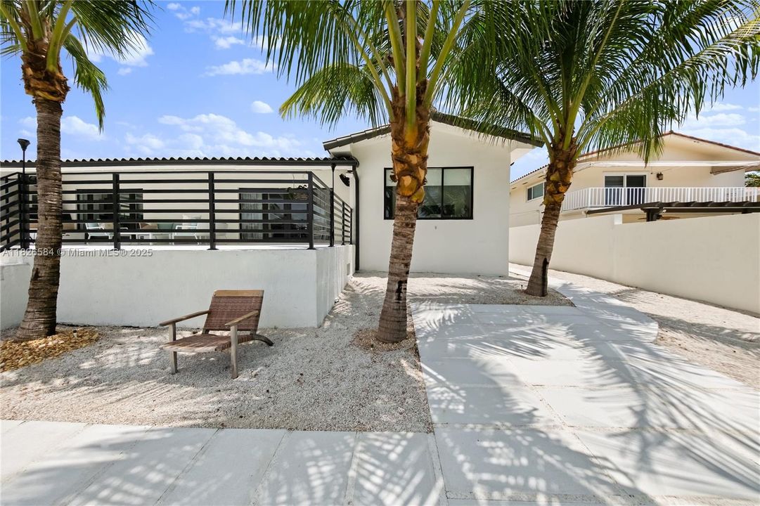 Vendido Recientemente: $2,590,000 (4 camas, 4 baños, 2856 Pies cuadrados)