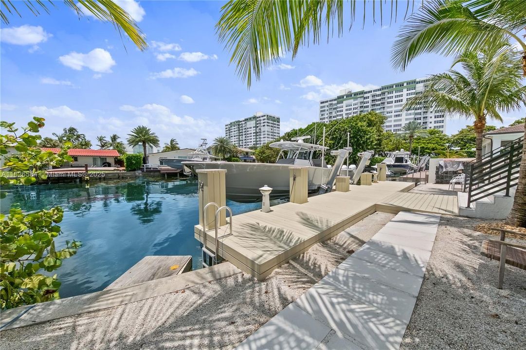 Vendido Recientemente: $2,590,000 (4 camas, 4 baños, 2856 Pies cuadrados)