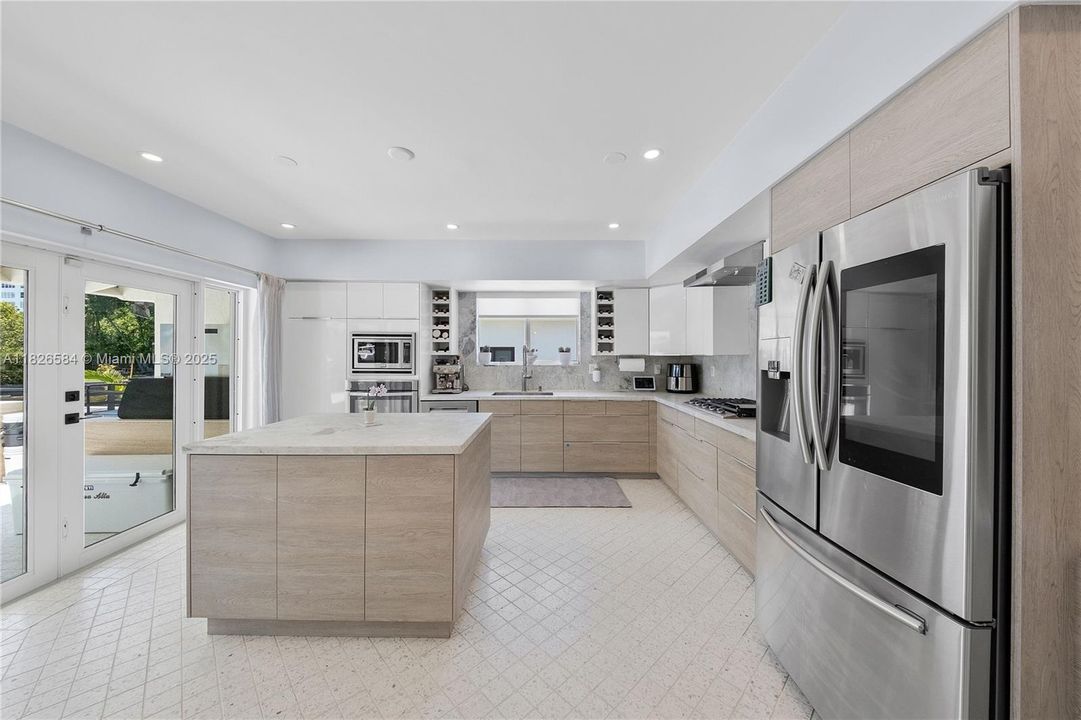 Vendido Recientemente: $2,590,000 (4 camas, 4 baños, 2856 Pies cuadrados)