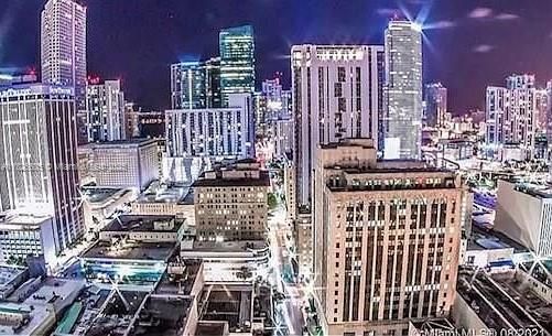 For Sale: $322,950 (1 beds, 1 baths, 651 Square Feet)