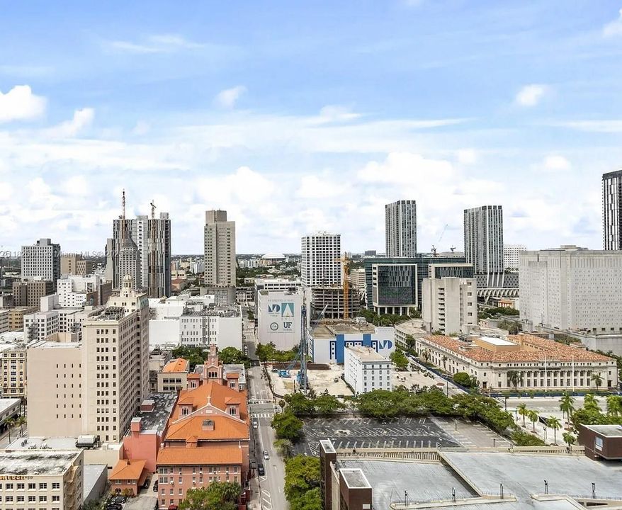 For Sale: $322,950 (1 beds, 1 baths, 651 Square Feet)