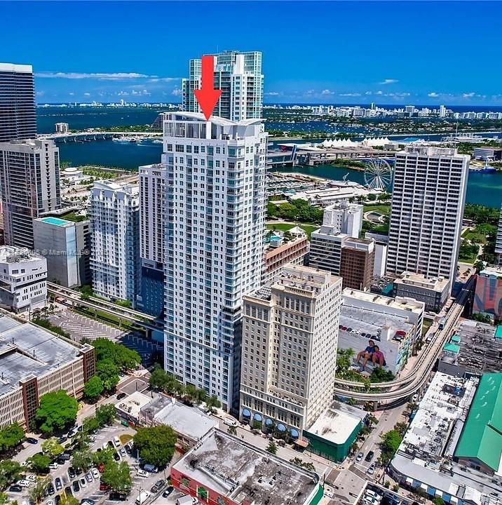 For Sale: $322,950 (1 beds, 1 baths, 651 Square Feet)