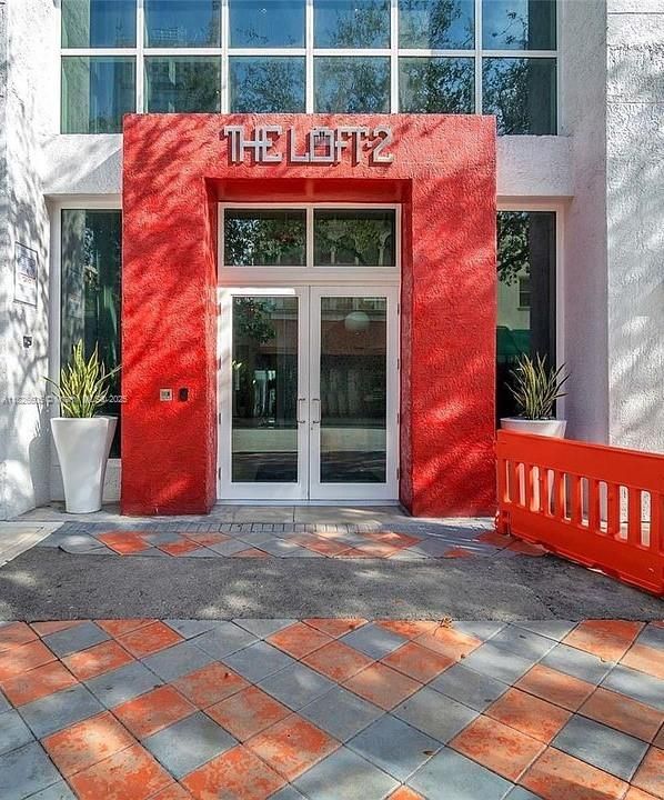 For Sale: $322,950 (1 beds, 1 baths, 651 Square Feet)