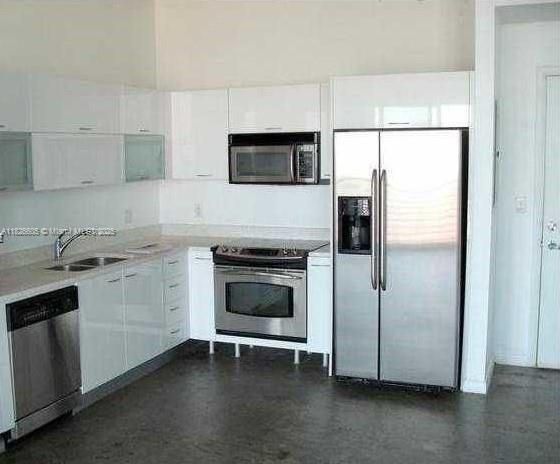 For Sale: $322,950 (1 beds, 1 baths, 651 Square Feet)