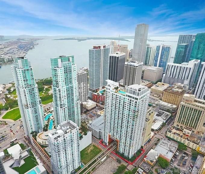 For Sale: $322,950 (1 beds, 1 baths, 651 Square Feet)