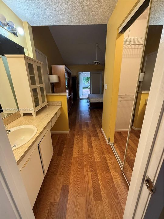 Active With Contract: $1,500 (1 beds, 1 baths, 1734 Square Feet)