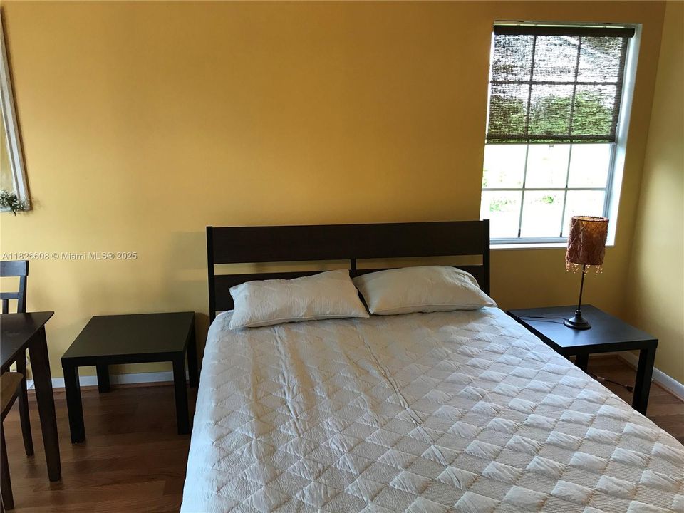 Active With Contract: $1,500 (1 beds, 1 baths, 1734 Square Feet)