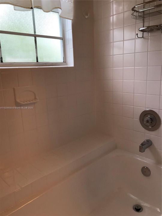 Active With Contract: $1,500 (1 beds, 1 baths, 1734 Square Feet)