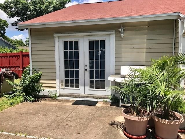 Active With Contract: $1,500 (1 beds, 1 baths, 1734 Square Feet)