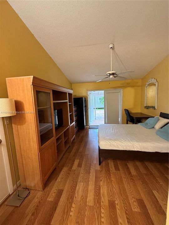 Active With Contract: $1,500 (1 beds, 1 baths, 1734 Square Feet)