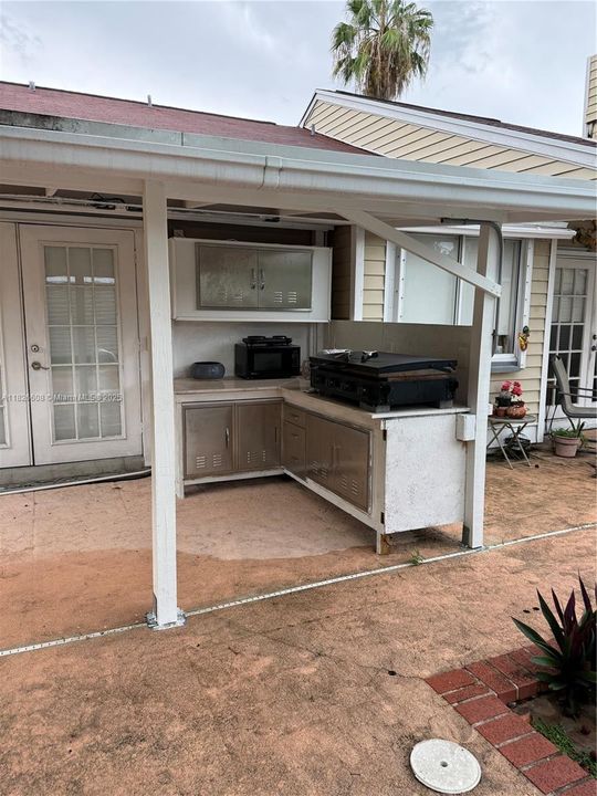 Active With Contract: $1,500 (1 beds, 1 baths, 1734 Square Feet)