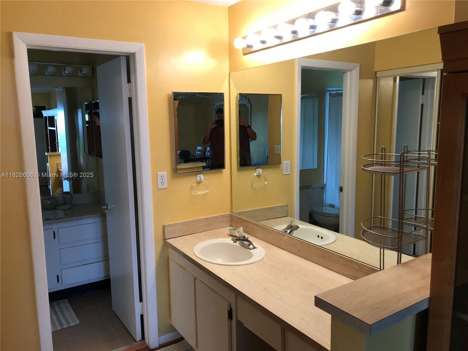 Active With Contract: $1,500 (1 beds, 1 baths, 1734 Square Feet)