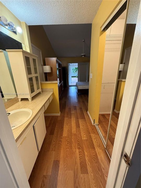 Active With Contract: $1,500 (1 beds, 1 baths, 1734 Square Feet)