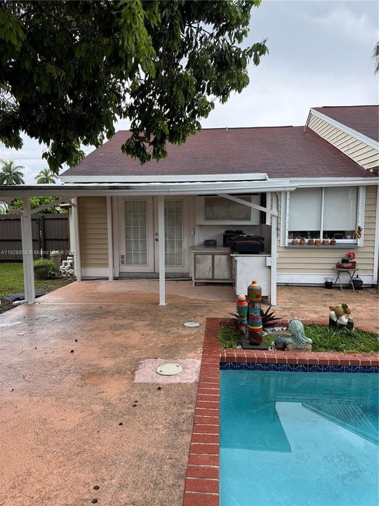 Active With Contract: $1,500 (1 beds, 1 baths, 1734 Square Feet)