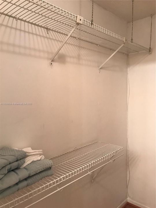 Active With Contract: $1,500 (1 beds, 1 baths, 1734 Square Feet)