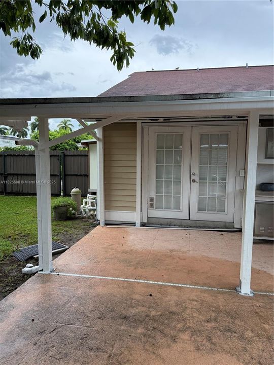 Active With Contract: $1,500 (1 beds, 1 baths, 1734 Square Feet)