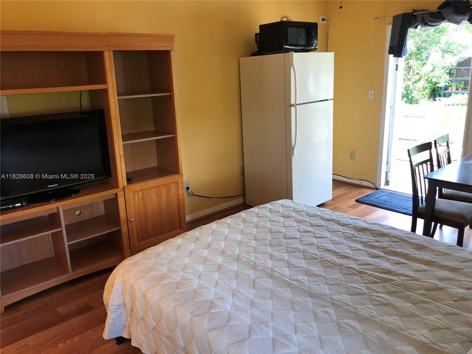 Active With Contract: $1,500 (1 beds, 1 baths, 1734 Square Feet)